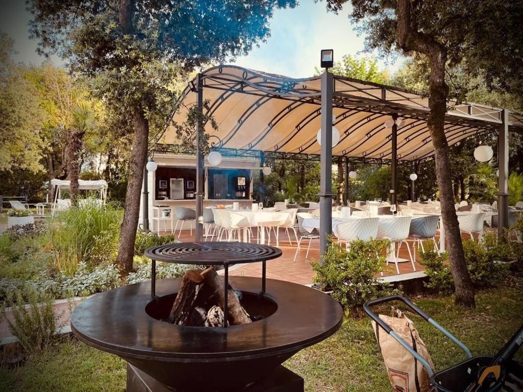 Hotel Raffaelli Villa Angela 포르데데이마르미 외부 사진