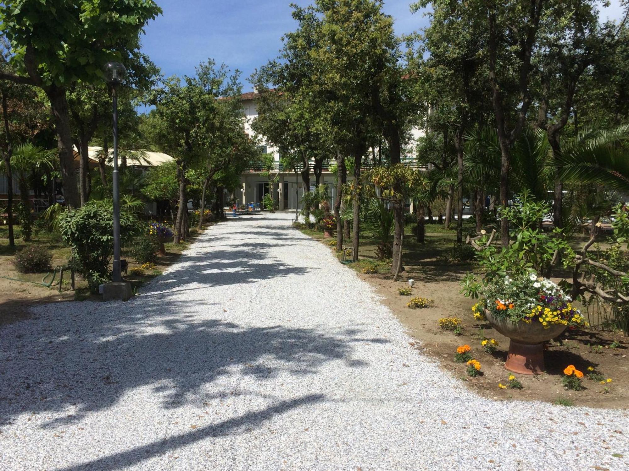 Hotel Raffaelli Villa Angela 포르데데이마르미 외부 사진