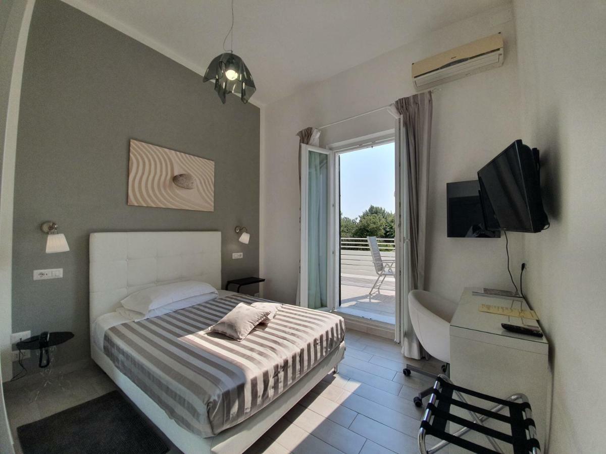 Hotel Raffaelli Villa Angela 포르데데이마르미 외부 사진